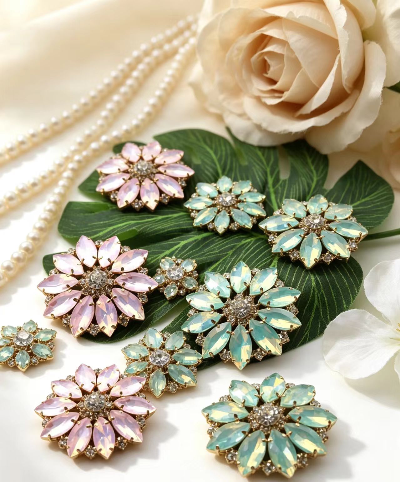 混合色の花マーキス樹脂クリスタルボタン 1パックあたり8個入 - Sew On Rhinestone のレビューと価格