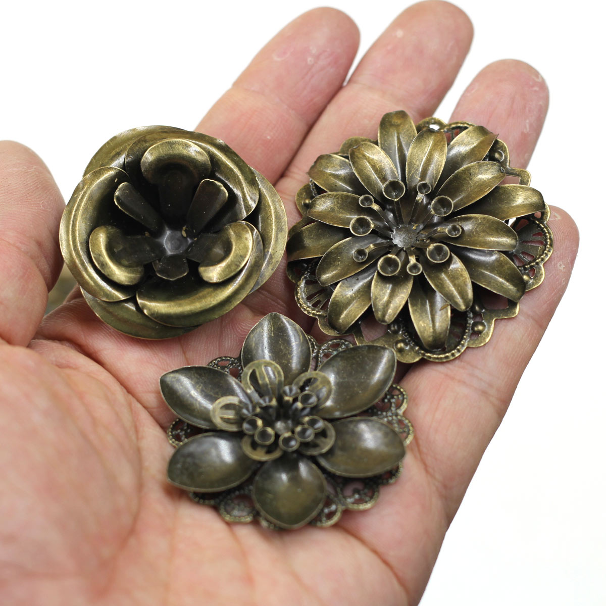 6 個の装飾組み合わせ花柄フィリグリーラップ合金クラフトジュ - Embellishment Crafts のレビューと価格
